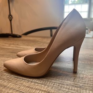 Charles David beige pumps